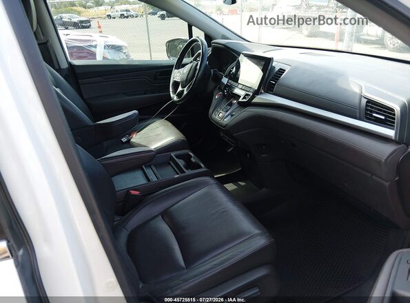 5FNRL6H74JB005501 2018 HONDA ODYSSEY White Вид салону спереду