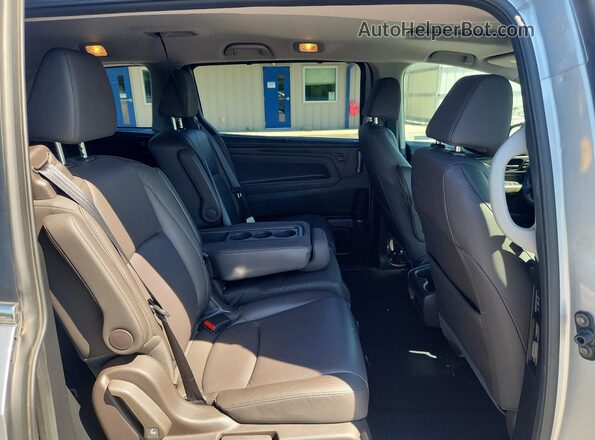 5FNRL6H74JB065973 2018 HONDA ODYSSEY Silver Rear interior view
