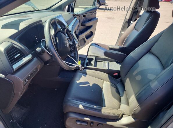 5FNRL6H74JB065973 2018 HONDA ODYSSEY Silver Front interior view
