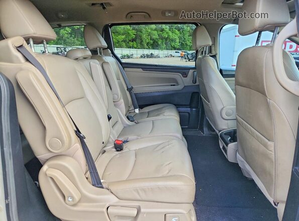 5FNRL6H74JB090713 2018 HONDA ODYSSEY White Widok wnętrza z tyłu