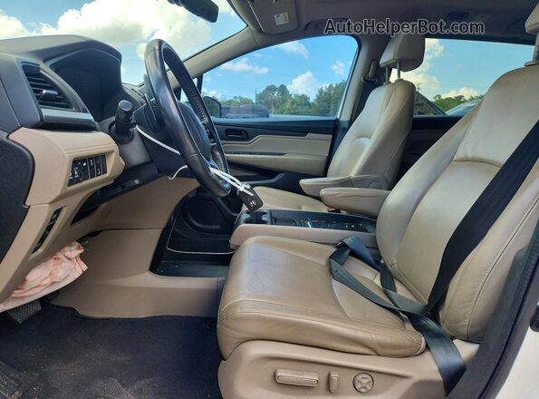 5FNRL6H74JB090713 2018 HONDA ODYSSEY White Widok wnętrza z przodu