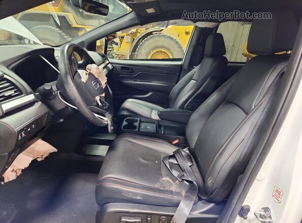 5FNRL6H74SB056370 2025 HONDA ODYSSEY White Front interior view