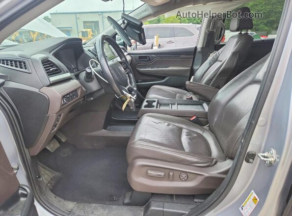 5FNRL6H75JB054884 2018 HONDA ODYSSEY Серебряный Вид салона спереди