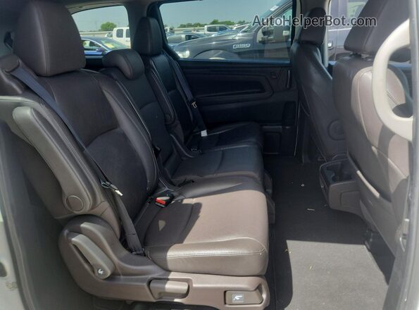 5FNRL6H77JB022504 2018 HONDA ODYSSEY White Հետևի նստատեղերի տեսք