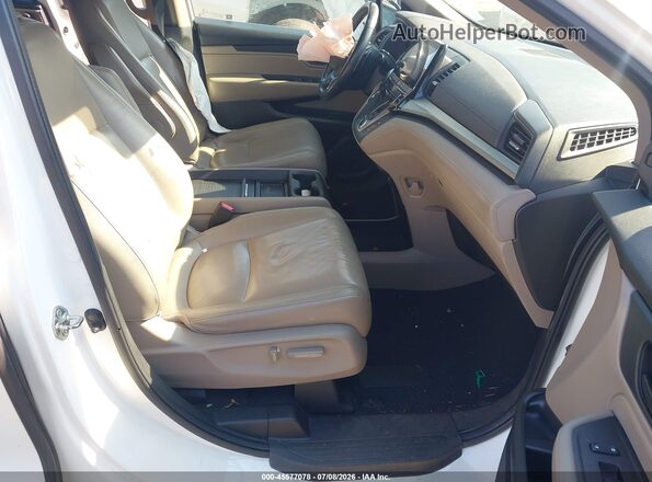5FNRL6H78JB041885 2018 HONDA ODYSSEY White Front interior view