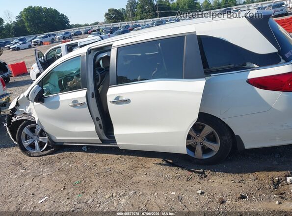 5FNRL6H78JB041885 2018 HONDA ODYSSEY White 360 interior view