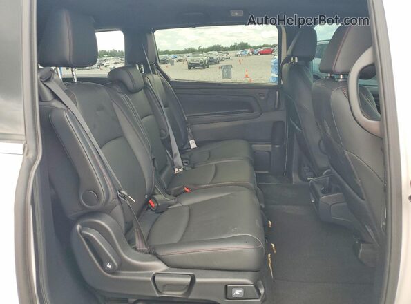 5FNRL6H79RB069366 2024 HONDA ODYSSEY White Widok wnętrza z tyłu