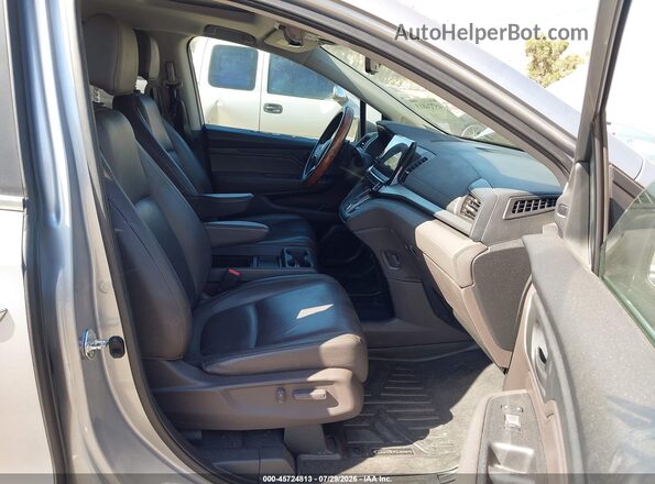 5FNRL6H7XJB107790 2018 HONDA ODYSSEY Серебряный Вид салона спереди