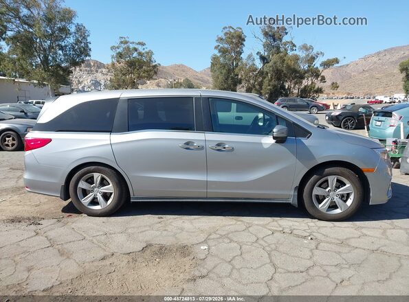 5FNRL6H7XJB107790 2018 HONDA ODYSSEY Серебряный Вид задней части салона