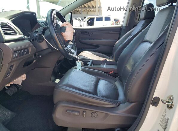 5FNRL6H7XKB040013 2019 HONDA ODYSSEY White Front interior view