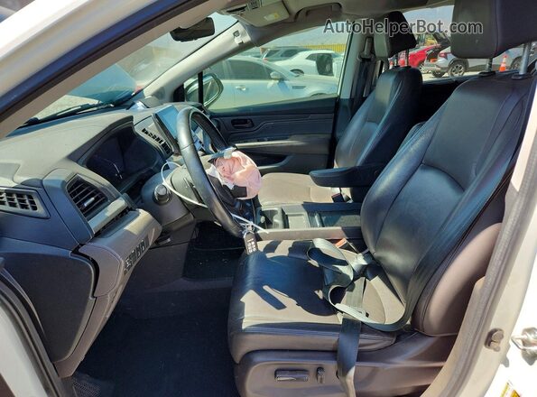 5FNRL6H80JB049522 2018 HONDA ODYSSEY White Widok wnętrza z przodu