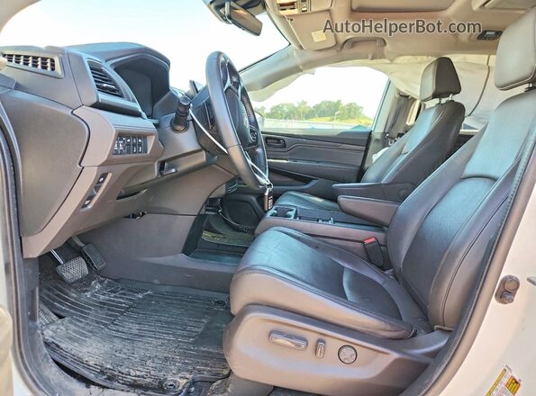 5FNRL6H81JB020837 2018 HONDA ODYSSEY White Widok wnętrza z przodu