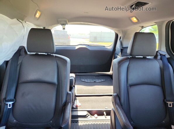 5FNRL6H81JB020837 2018 HONDA ODYSSEY White Widok tylnych siedzeń