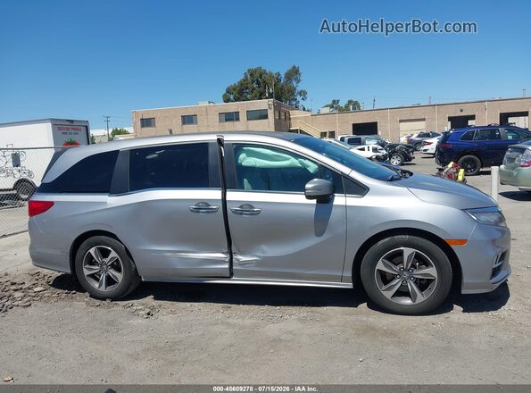 5FNRL6H82JB042507 2018 HONDA ODYSSEY Серебряный Вид задней части салона