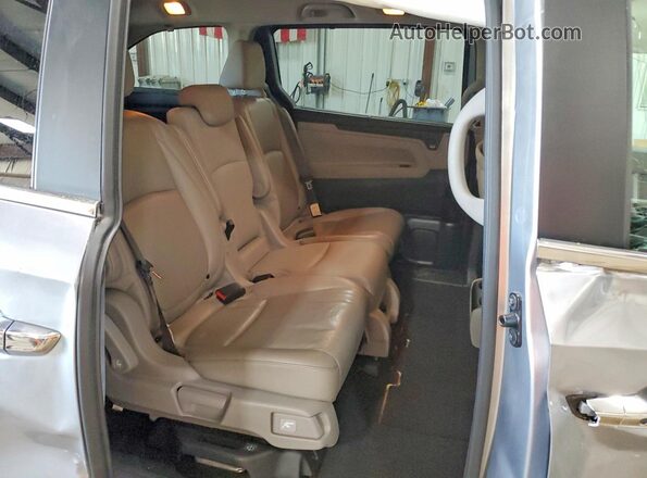 5FNRL6H82NB041573 2022 HONDA ODYSSEY Silver Rear interior view