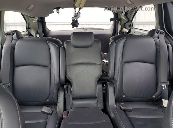 5FNRL6H83NB026077 2022 HONDA ODYSSEY White Vista de los asientos traseros