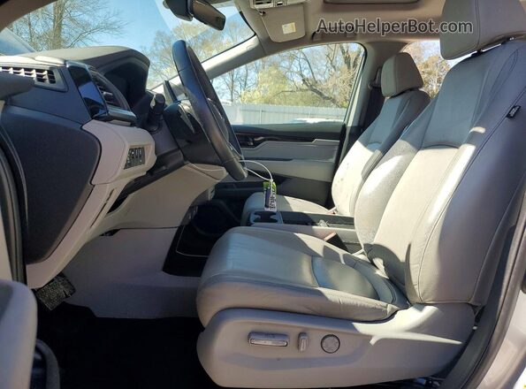 5FNRL6H83PB077517 2023 HONDA ODYSSEY Silver Вид салону спереду