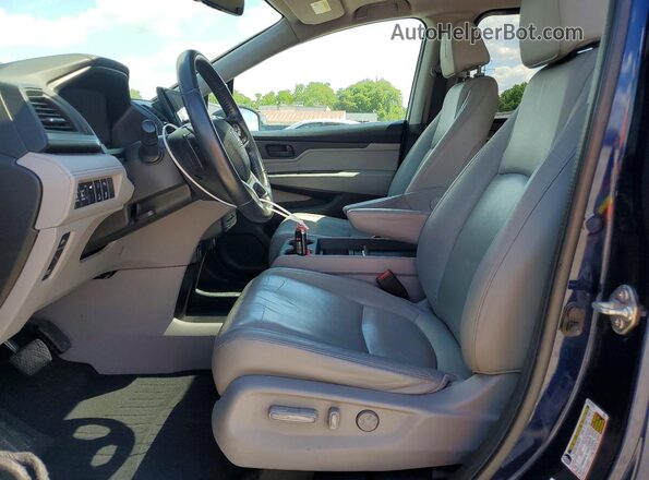 5FNRL6H84JB066940 2018 HONDA ODYSSEY Синий Вид салона спереди