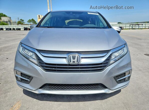 5FNRL6H88JB075558 2018 HONDA ODYSSEY Silver Front view