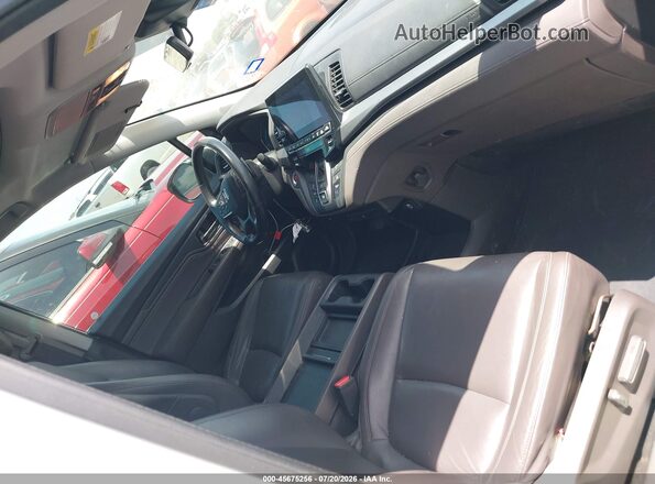 5FNRL6H89JB007057 2018 HONDA ODYSSEY White Вид салону спереду
