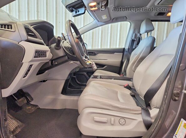 5FNRL6H89JB098847 2018 HONDA ODYSSEY Gray Front interior view