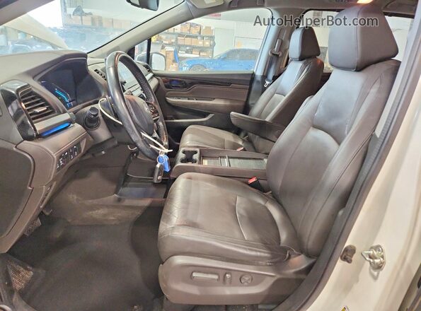 5FNRL6H96JB050053 2018 HONDA ODYSSEY White წინა სალონის ხედი