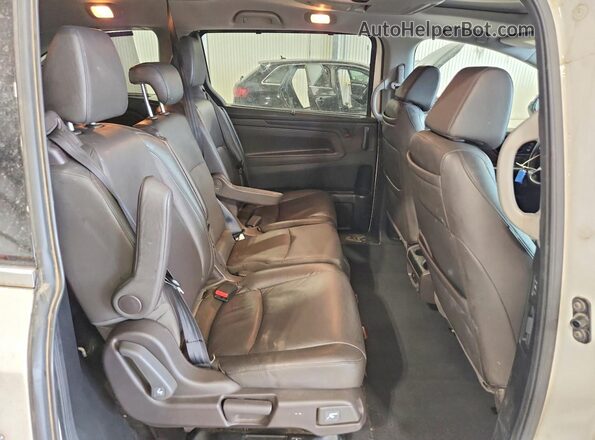 5FNRL6H96JB050053 2018 HONDA ODYSSEY White უკანა სალონის ხედი