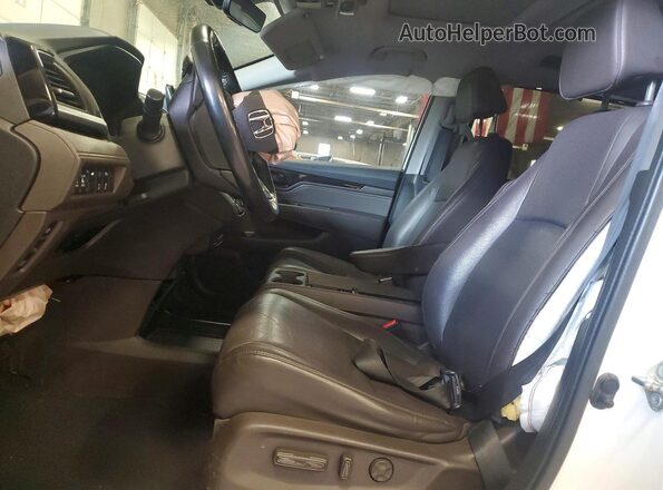 5FNRL6H98JB050796 2018 HONDA ODYSSEY White Вид салону спереду