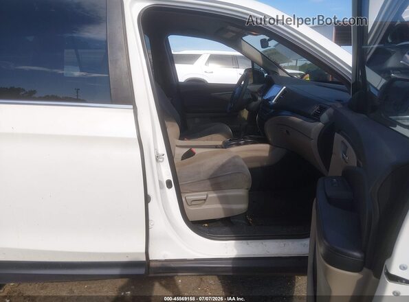 5FNYF5H3XHB001845 2017 HONDA PILOT White Вид салону спереду