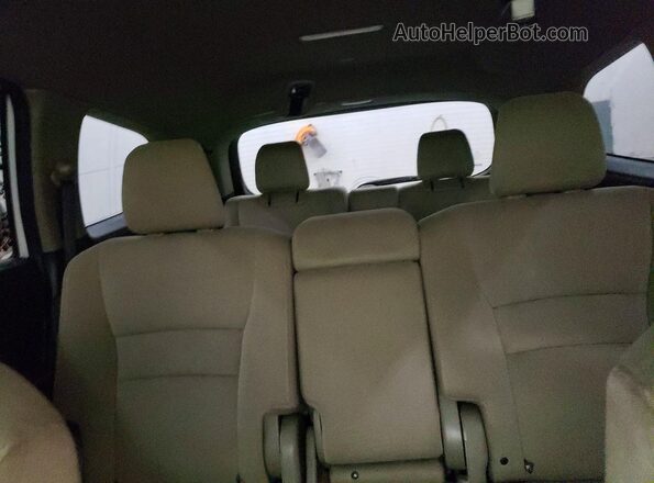 5FNYF5H3XHB037227 2017 HONDA PILOT White Հետևի նստատեղերի տեսք