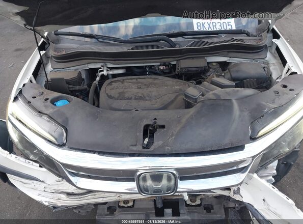 5FNYF5H42KB021720 2019 HONDA PILOT White Rear view