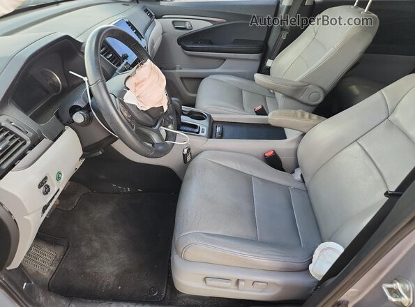 5FNYF5H42LB002070 2020 HONDA PILOT Gray Front interior view