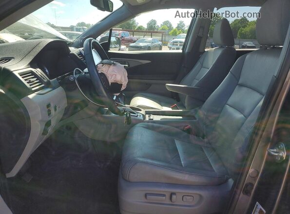 5FNYF5H52HB011920 2017 HONDA PILOT Gray Front interior view