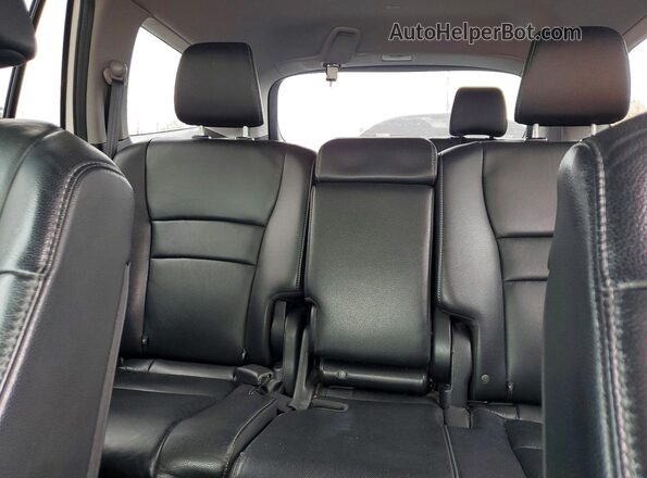 5FNYF5H52JB024236 2018 HONDA PILOT White Widok tylnych siedzeń