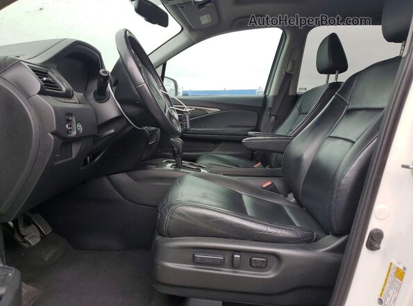5FNYF5H52JB024236 2018 HONDA PILOT White Widok wnętrza z przodu