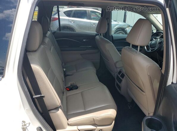 5FNYF5H53HB016950 2017 HONDA PILOT White Widok wnętrza z tyłu