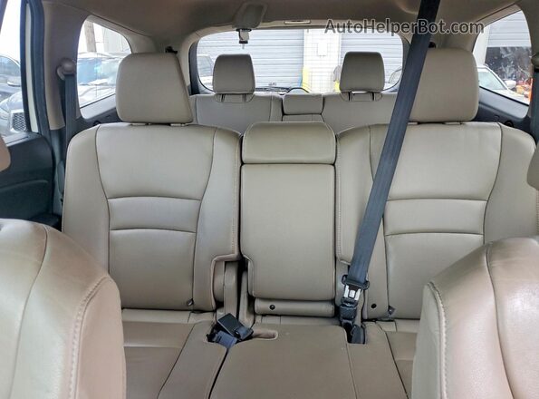 5FNYF5H53HB016950 2017 HONDA PILOT White Widok tylnych siedzeń