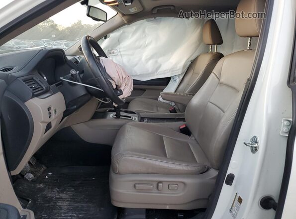 5FNYF5H55HB030087 2017 HONDA PILOT Белый Вид салона спереди