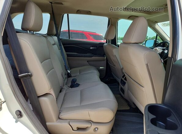 5FNYF5H58JB017257 2018 HONDA PILOT White Rear seats view