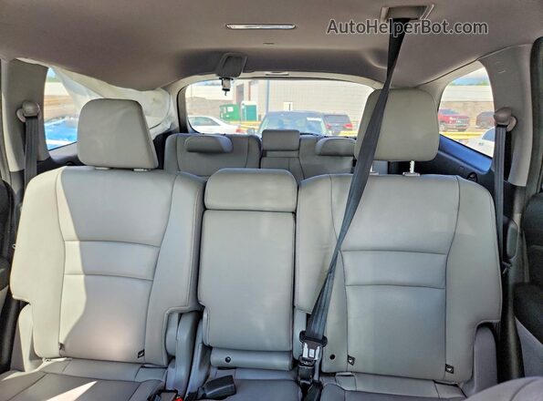 5FNYF5H59JB018790 2018 HONDA PILOT Gray Widok tylnych siedzeń