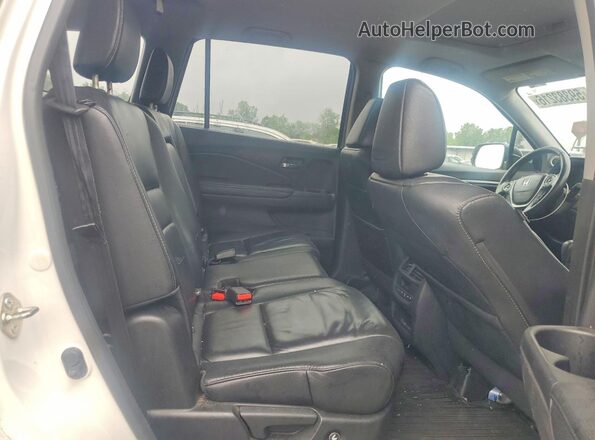 5FNYF5H60HB004442 2017 HONDA PILOT White უკანა სალონის ხედი
