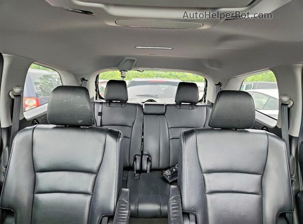 5FNYF5H61KB019877 2019 HONDA PILOT White Vista de los asientos traseros