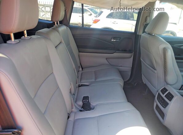5FNYF5H6XJB005457 2018 HONDA PILOT Blue Rear interior view
