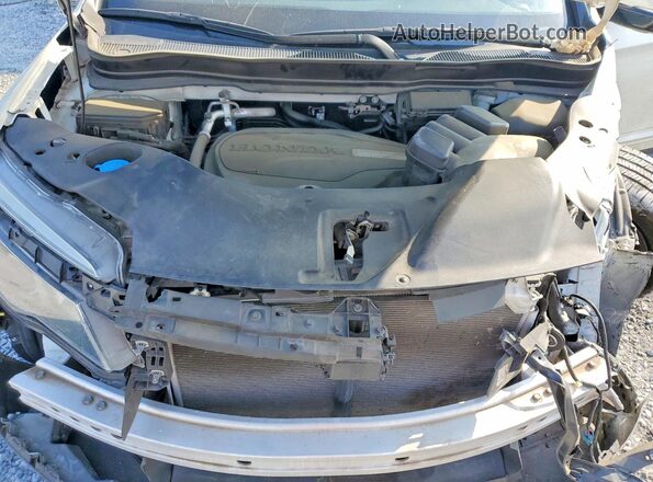 5FNYF5H91JB022609 2018 HONDA PILOT White Widok wnętrza z tyłu