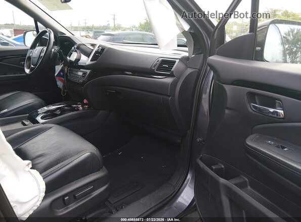 5FNYF5H92HB011550 2017 HONDA PILOT Gray Front interior view