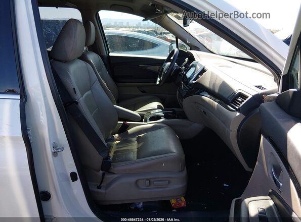 5FNYF5H93HB025148 2017 HONDA PILOT White Front interior view