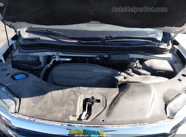 5FNYF5H93HB025148 2017 HONDA PILOT White Rear view