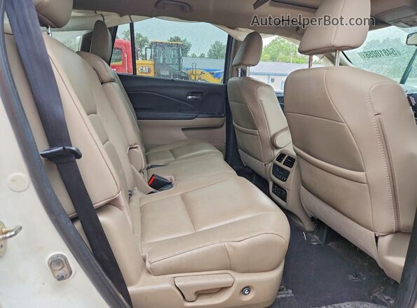 5FNYF5H93JB007707 2018 HONDA PILOT White Vista de los asientos traseros