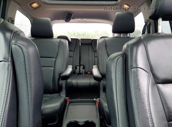 5FNYF6H00JB004903 2018 HONDA PILOT Silver Հետևի նստատեղերի տեսք