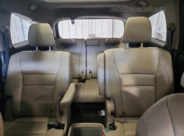 5FNYF6H00JB062204 2018 HONDA PILOT Green Widok tylnych siedzeń